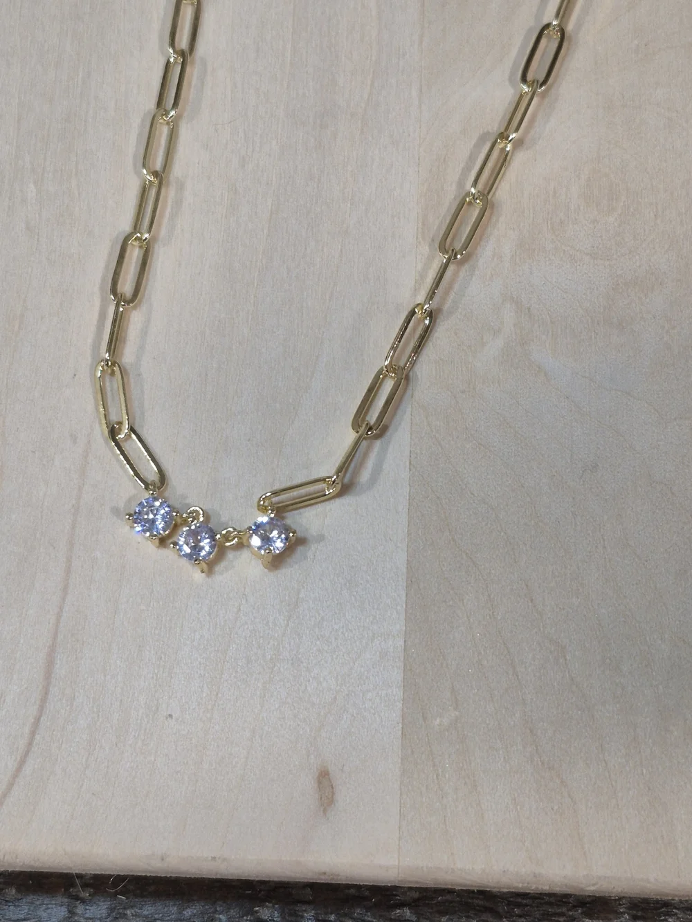 💛💛NEW💛💛 BEAUTIFUL!! Three CZ Minimalist PaperClip Necklace In GOLD Plating